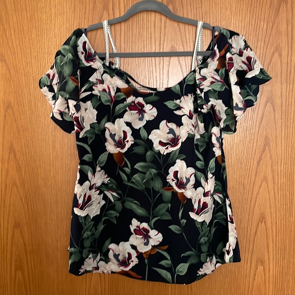 Really cute off the shoulder blouse. Worn once.